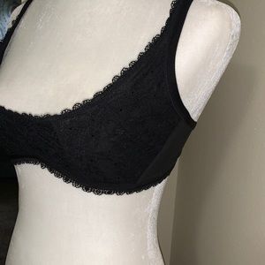 Victoria’s Secret Lace black medium
